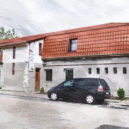 Fuerdo Panzio Bed & Breakfast Karcag Exterior photo